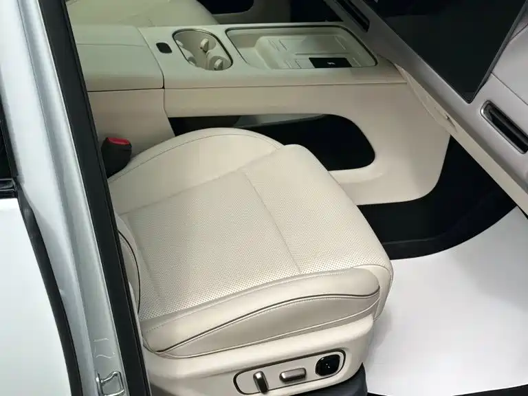 Li Auto Идеальный i6 — миниатюра 17