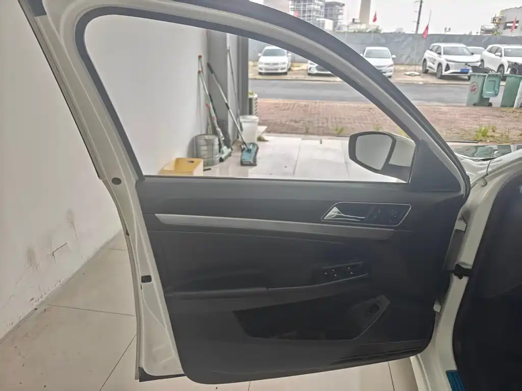 Volkswagen Lavida — миниатюра 4