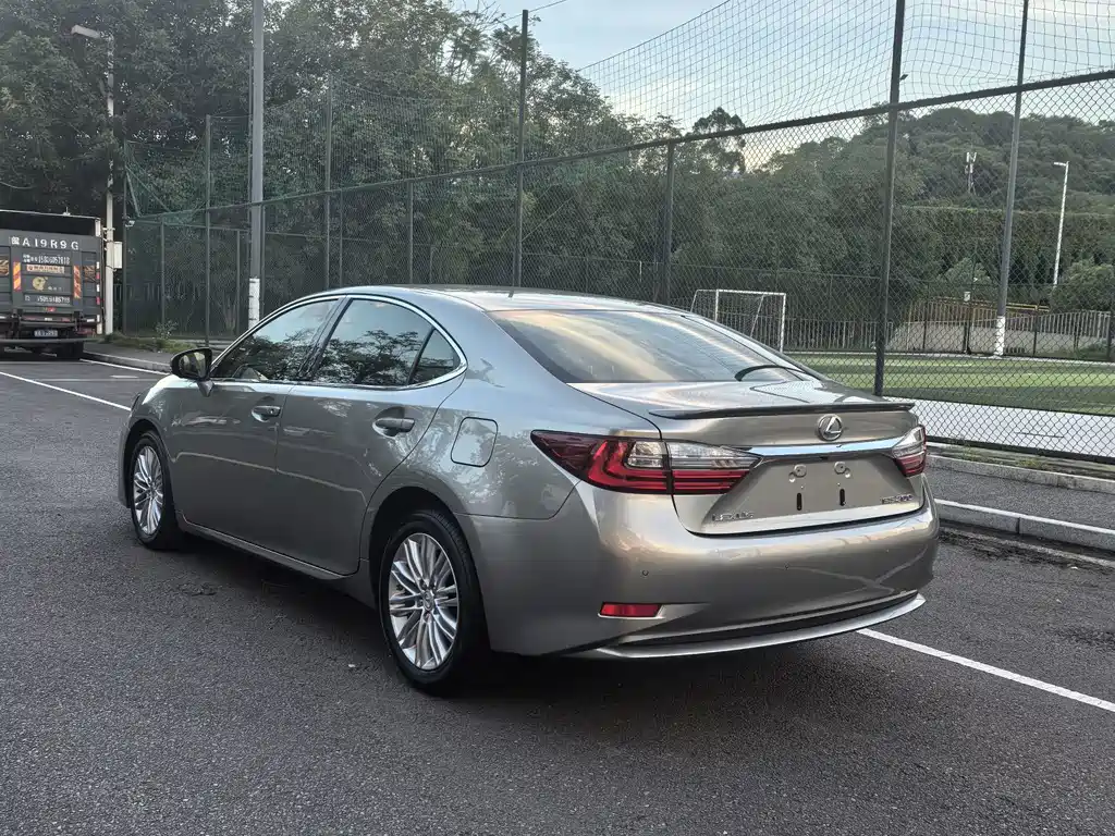 Lexus ES — миниатюра 4