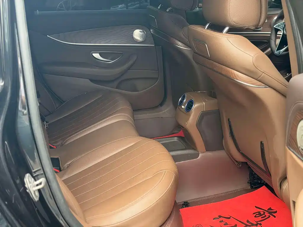 Mercedes-Benz E-Class — миниатюра 8