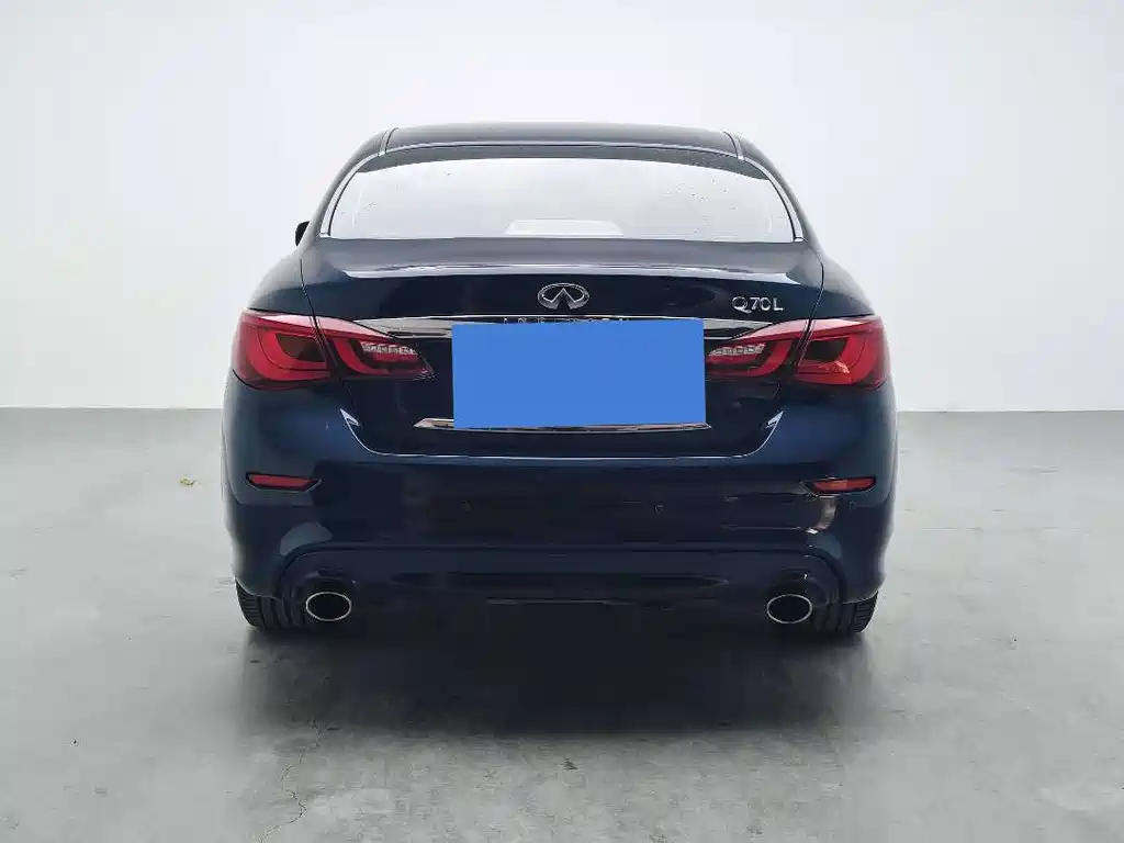 INFINITI Q70