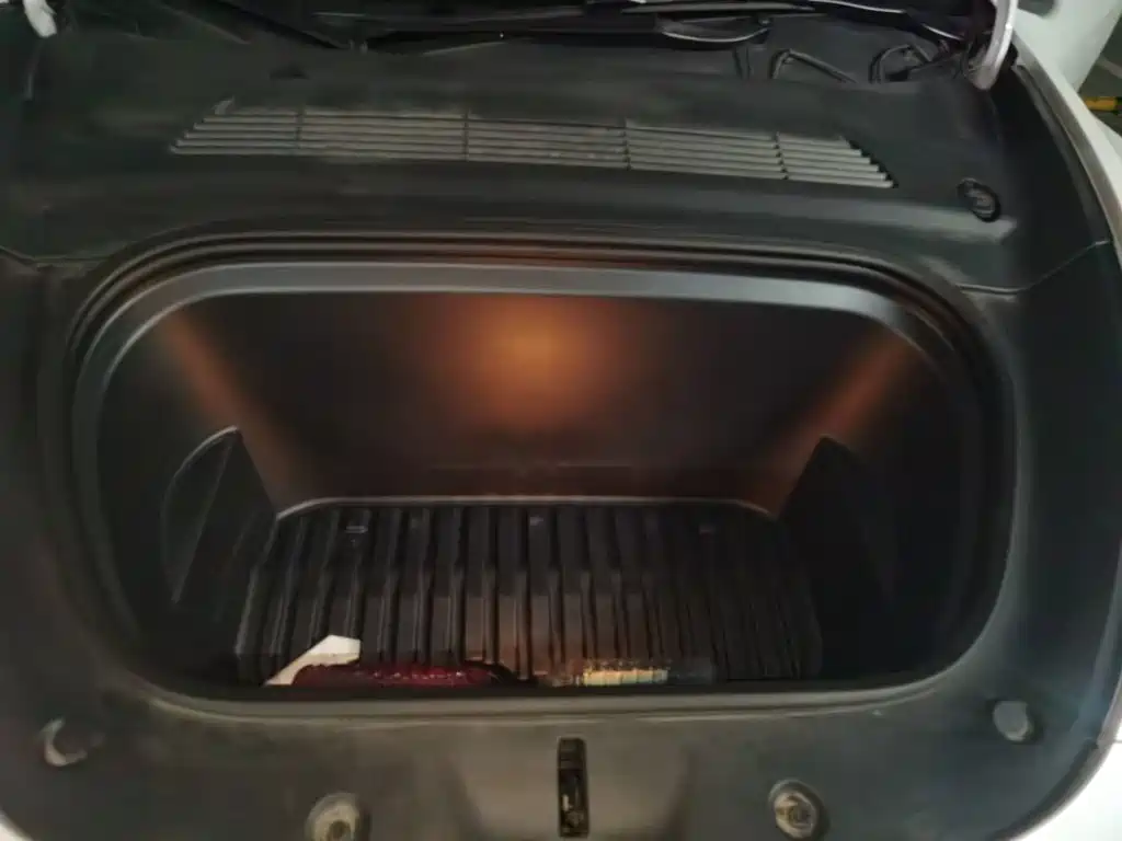 Tesla Model Y — миниатюра 11