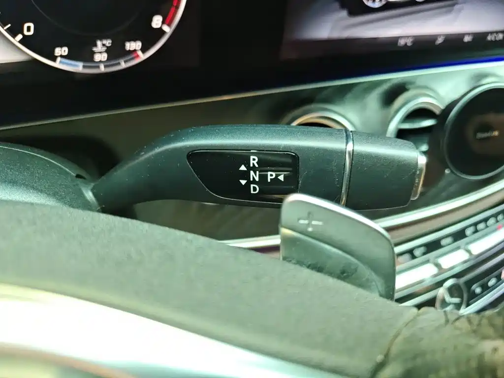 Mercedes-Benz E-Class — миниатюра 10
