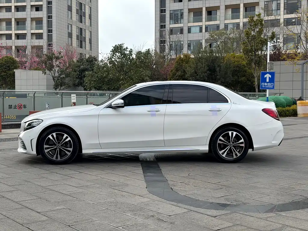 MERCEDES-BENZ C CLASS