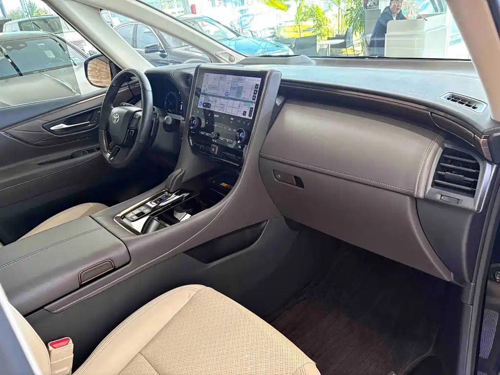 Toyota Alphard — миниатюра 25