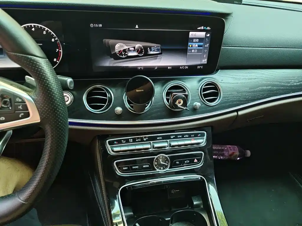 Mercedes-Benz E-Class — миниатюра 9