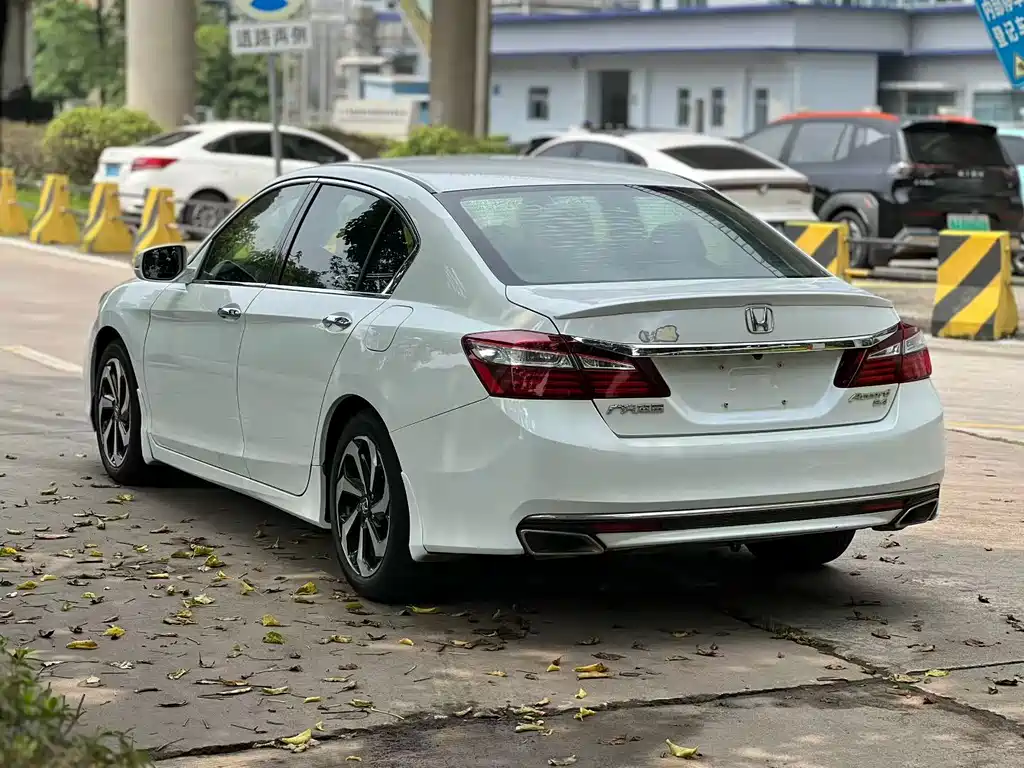 Honda Accord — миниатюра 6