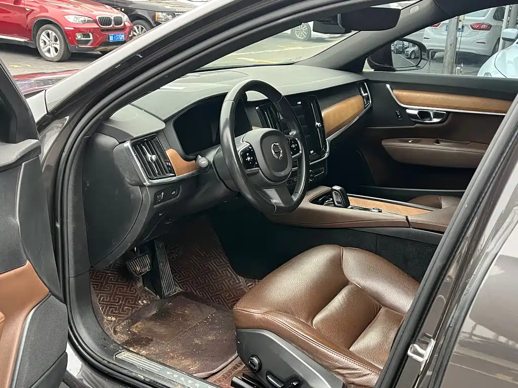 Volvo S90 2021 B5 Luxury