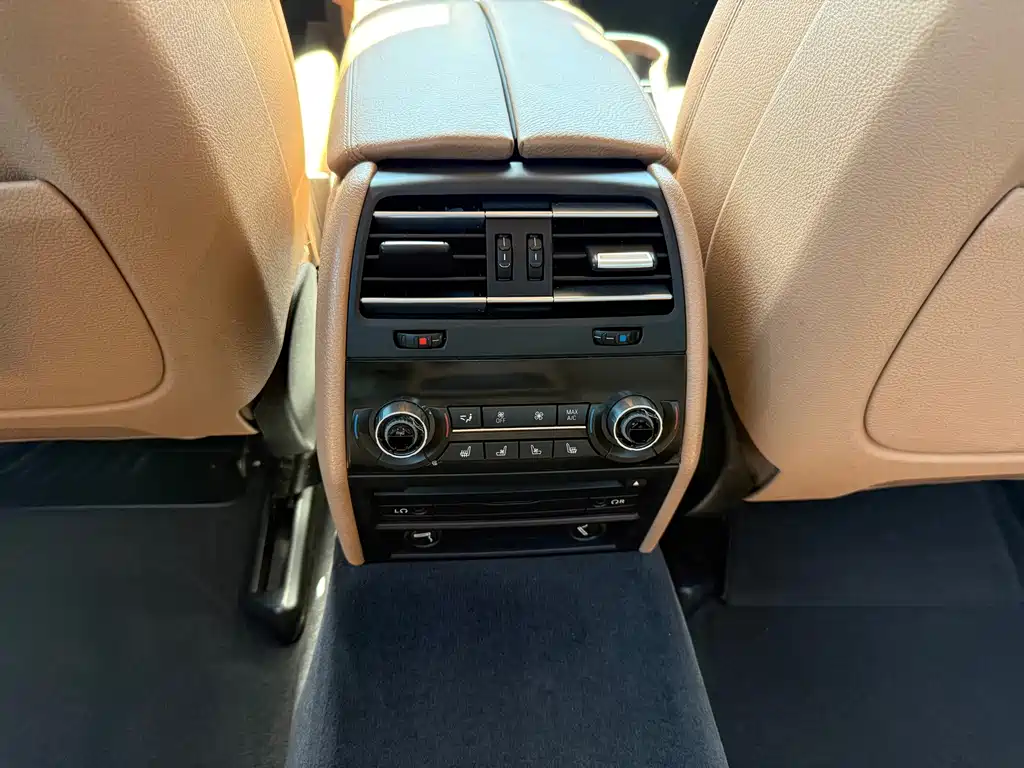 BMW 7 Series — миниатюра 9
