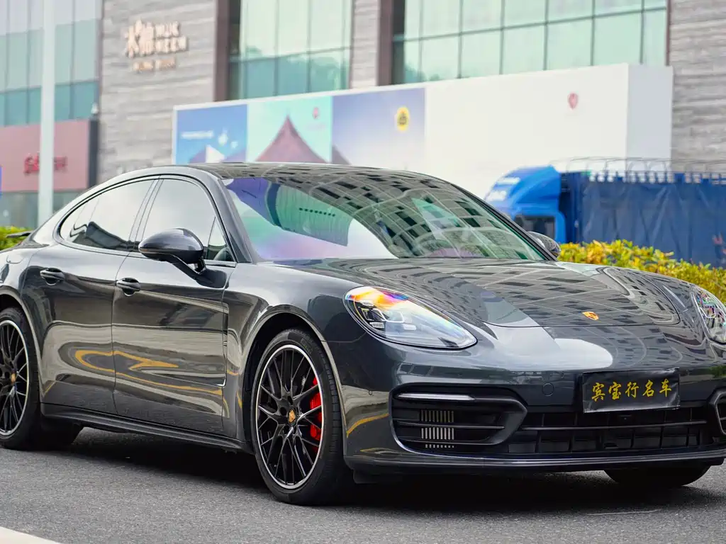 PORSCHE PANAMERA
