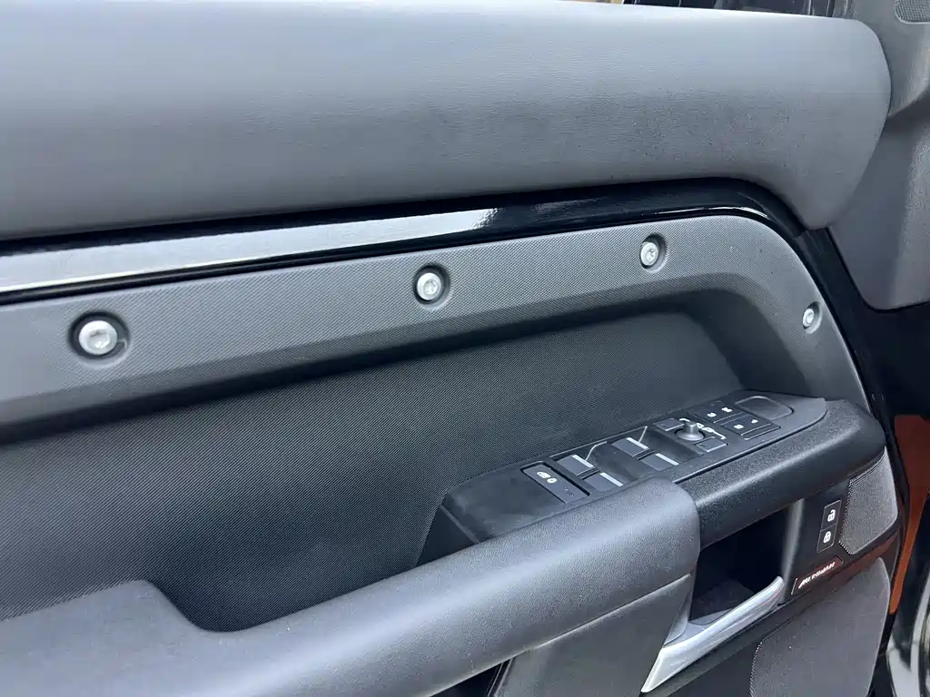 Land Rover Defender — миниатюра 4