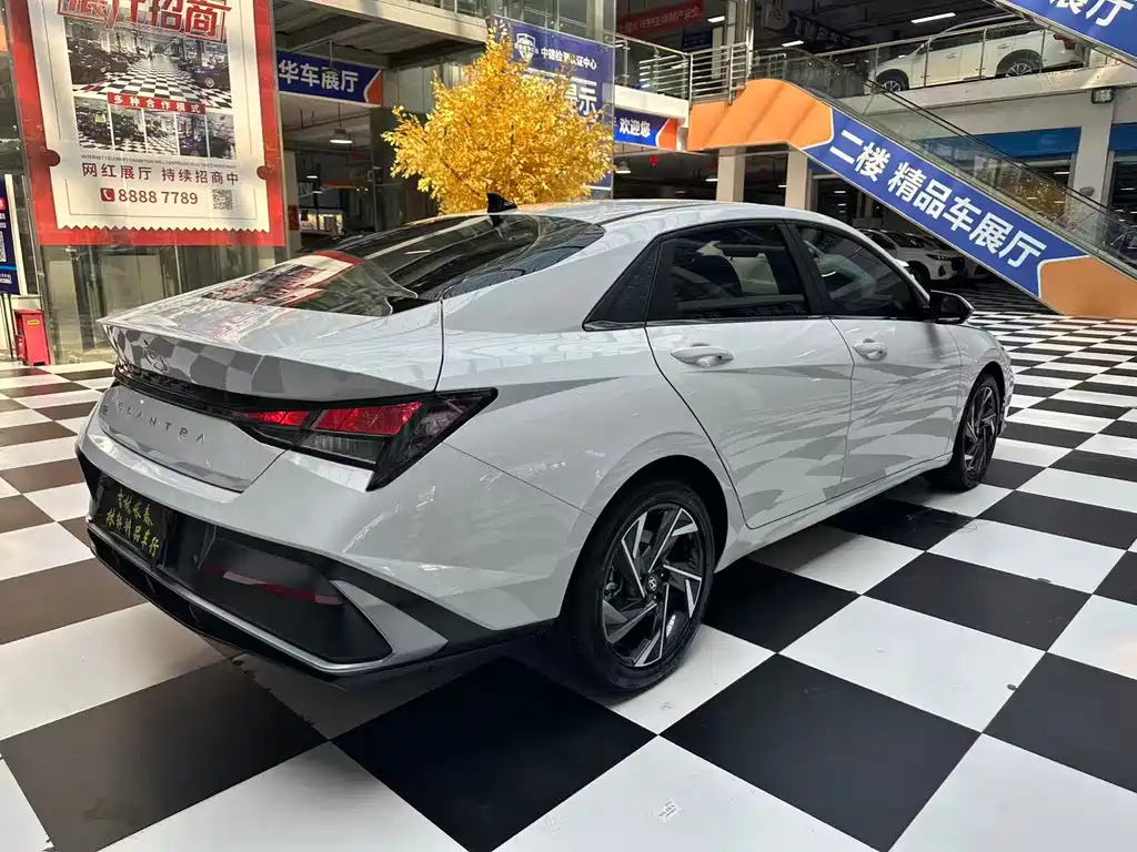 Hyundai Elantra — миниатюра 9