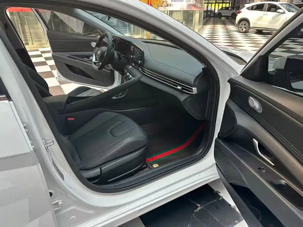 Hyundai Elantra — миниатюра 19