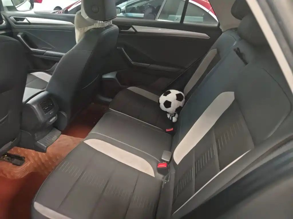 Volkswagen T-Roc — миниатюра 17