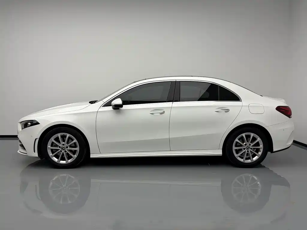 Mercedes-Benz A-Class — миниатюра 7