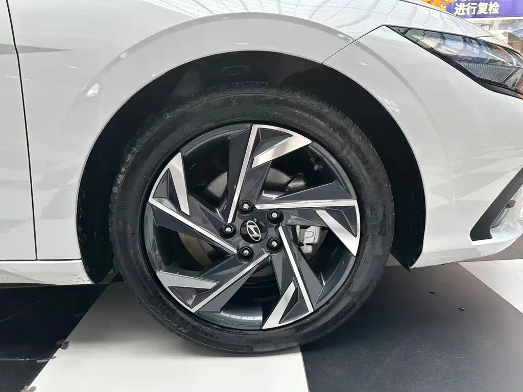Hyundai Elantra — миниатюра 5