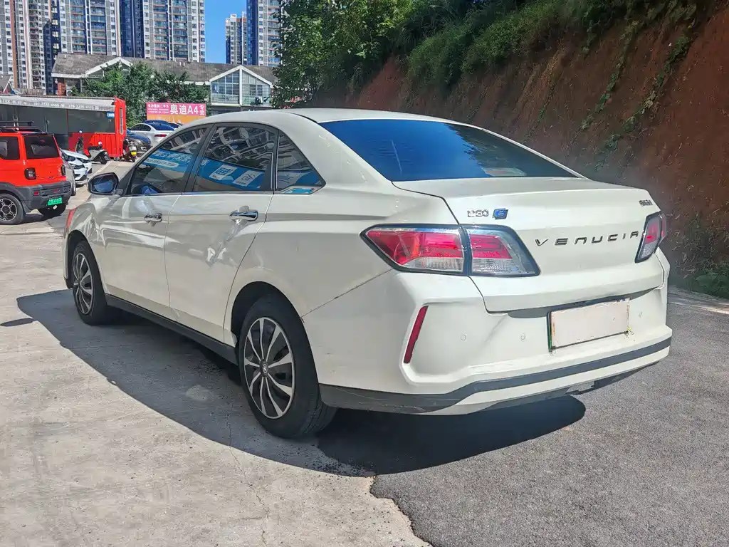 Venucia D60 EV — миниатюра 8
