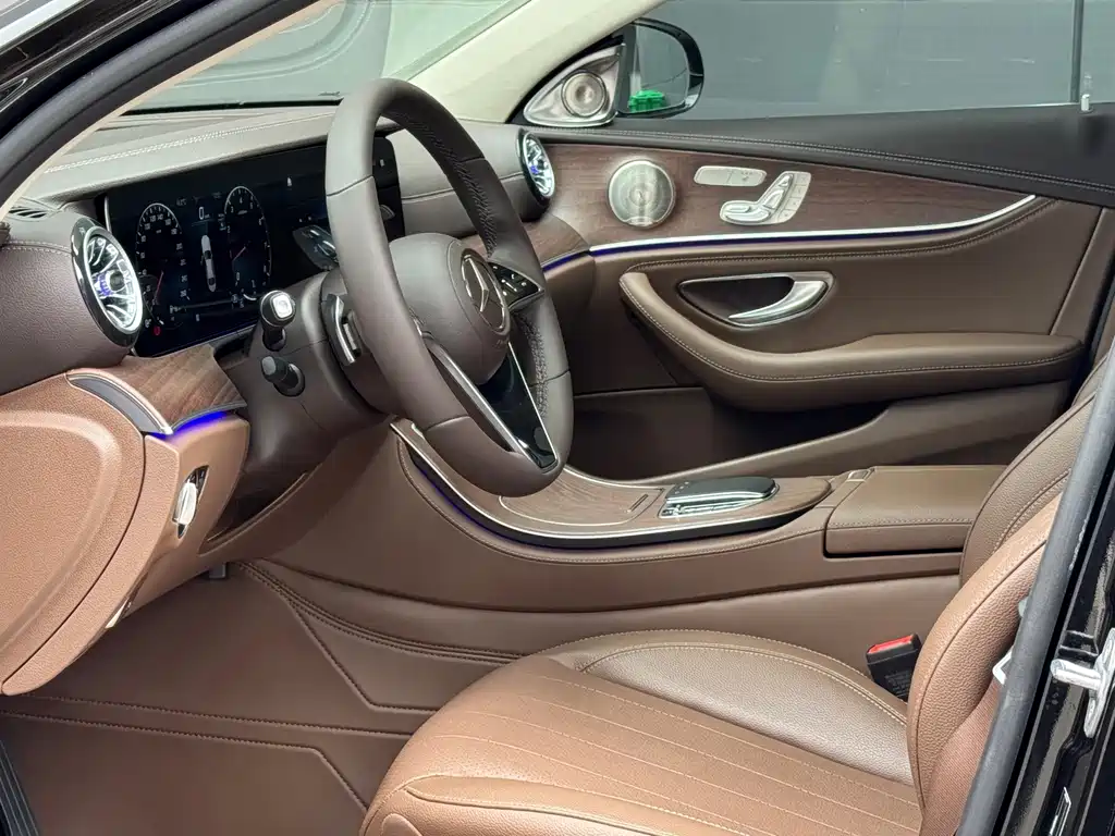 Mercedes-Benz E-Class — миниатюра 29