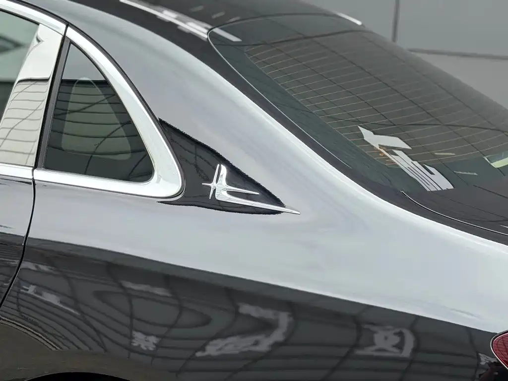Mercedes-Benz E-Class — миниатюра 17
