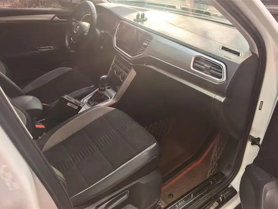 VOLKSWAGEN T ROC EXPLORING SONGS