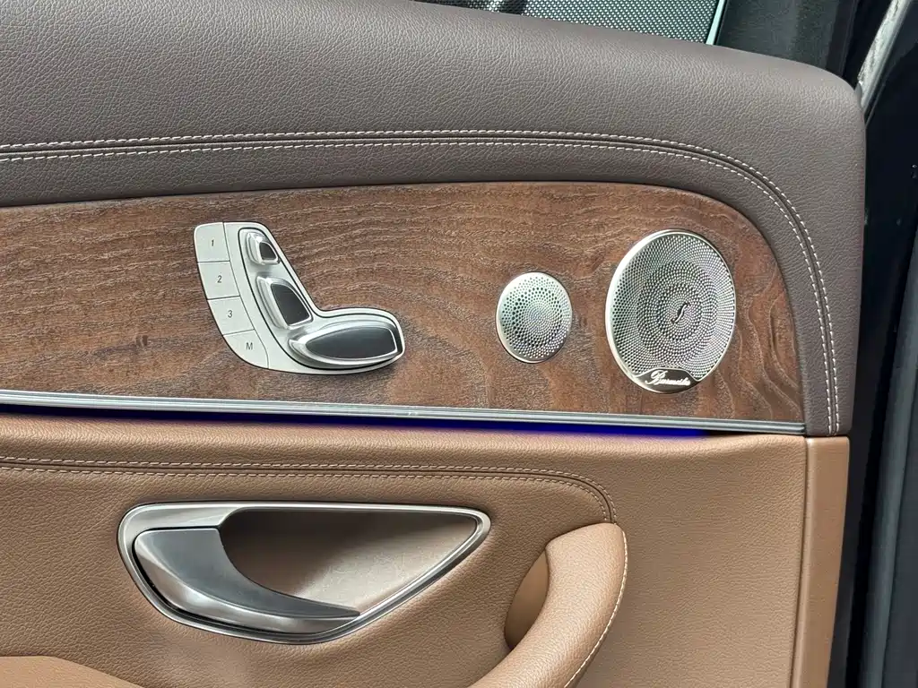 Mercedes-Benz E-Class — миниатюра 32