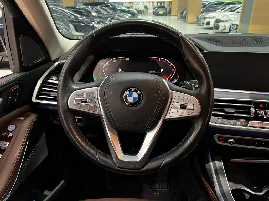 BMW X7 — миниатюра 10