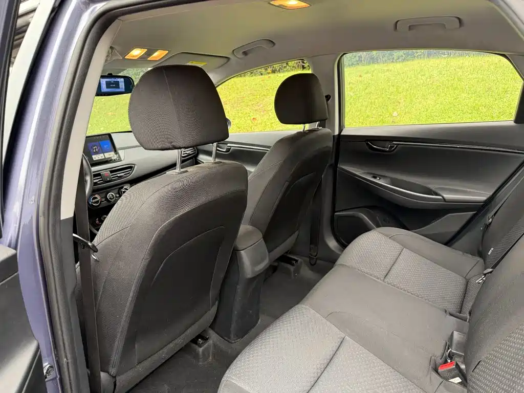Hyundai Elantra — миниатюра 11