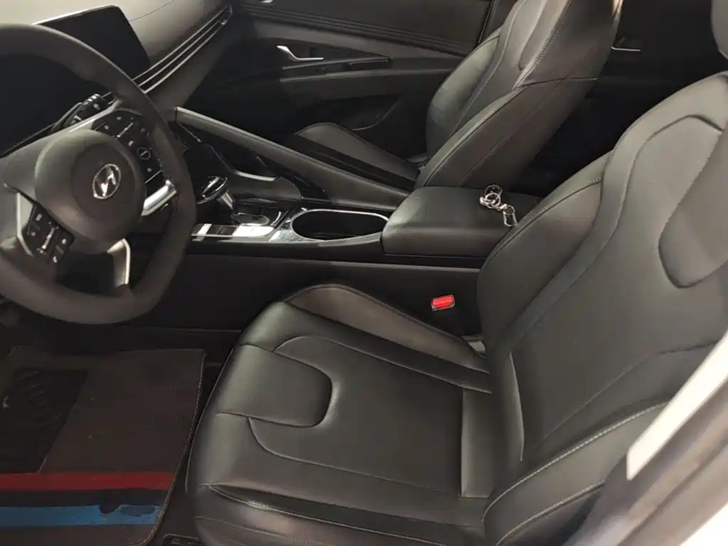 Hyundai Elantra — миниатюра 15