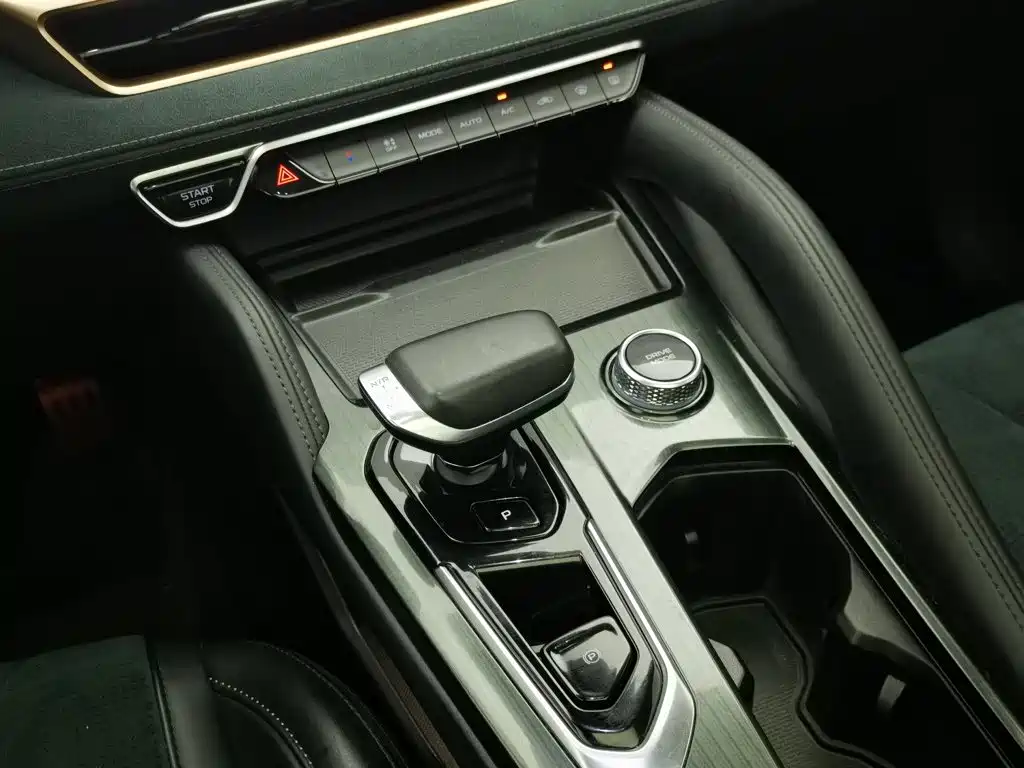 Geely Xingyue L — миниатюра 13