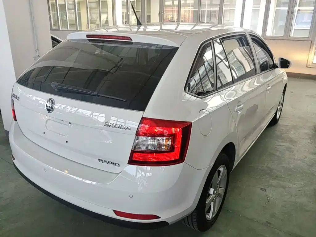 Skoda Rapid Spaceback — миниатюра 7