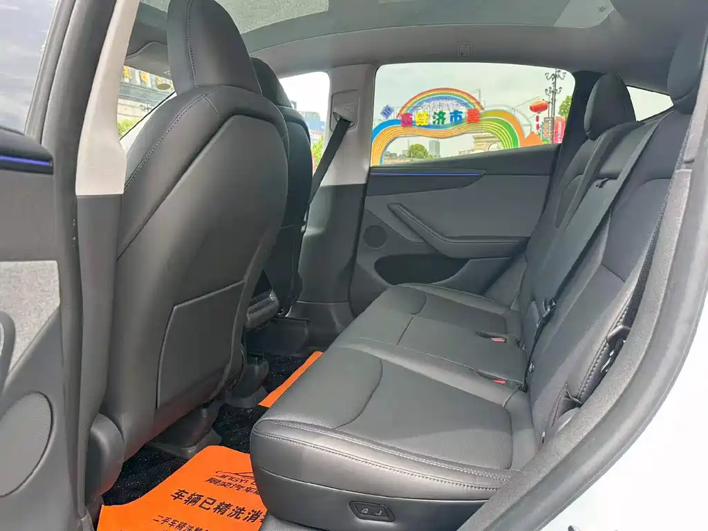 Tesla Model Y — миниатюра 6