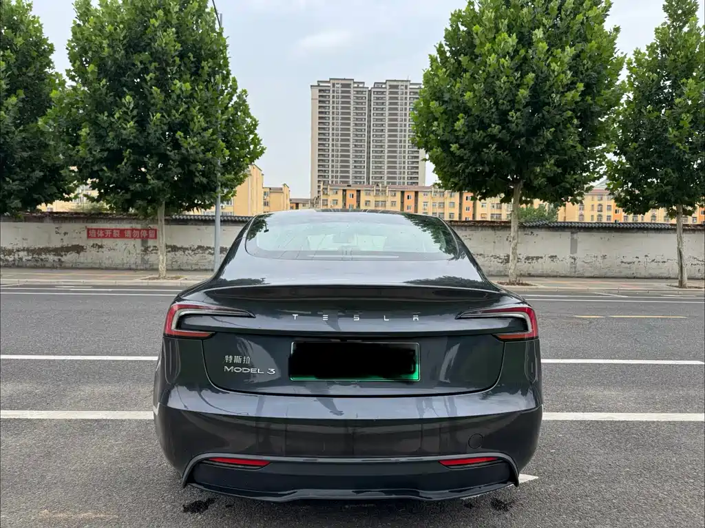Tesla Model 3 — миниатюра 9
