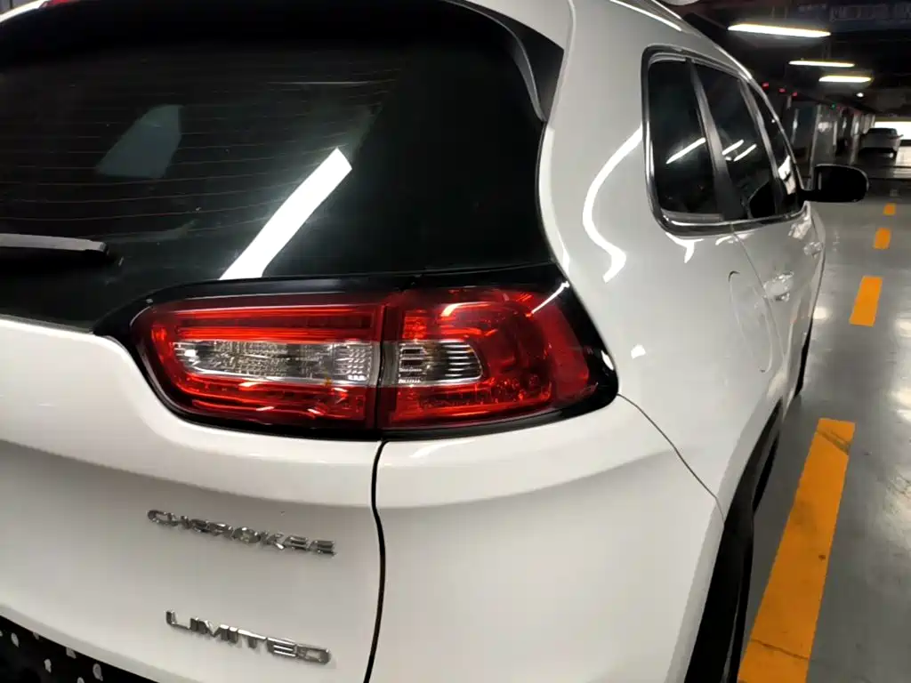 Jeep Cherokee — миниатюра 8