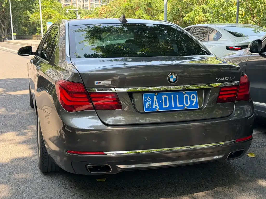BMW 7 Series — миниатюра 7