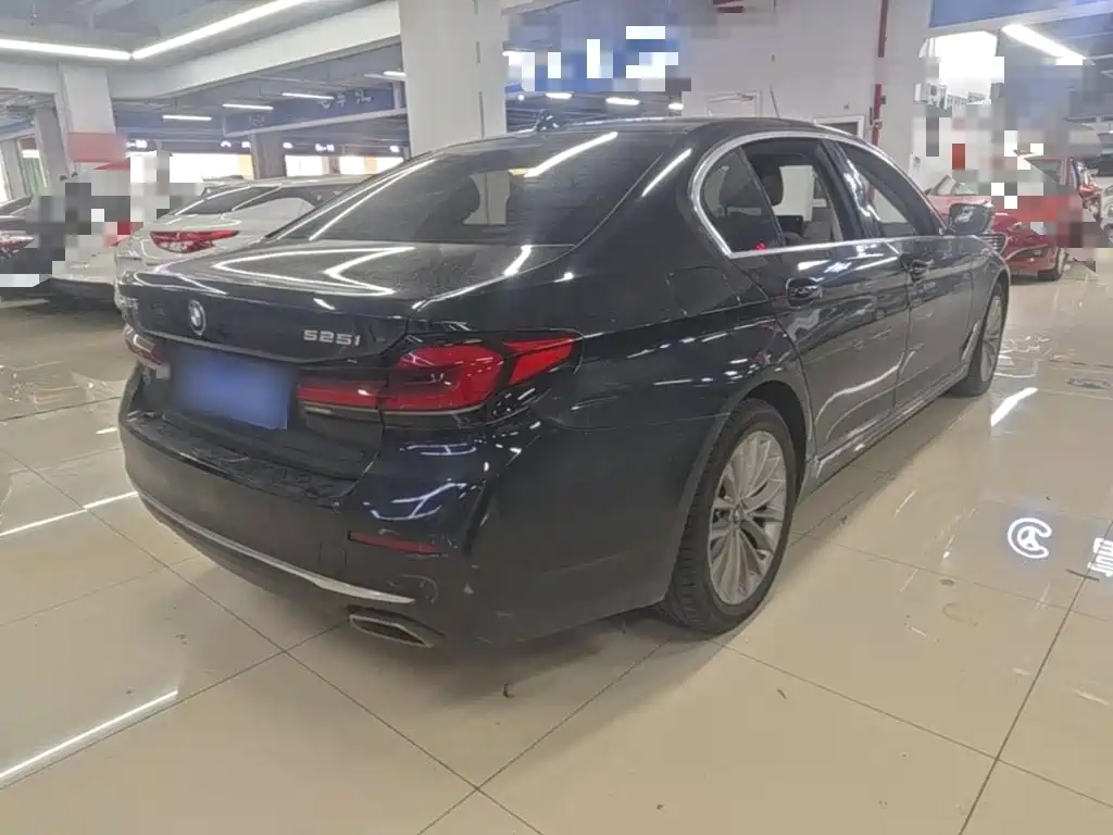 BMW 5 Series — миниатюра 7