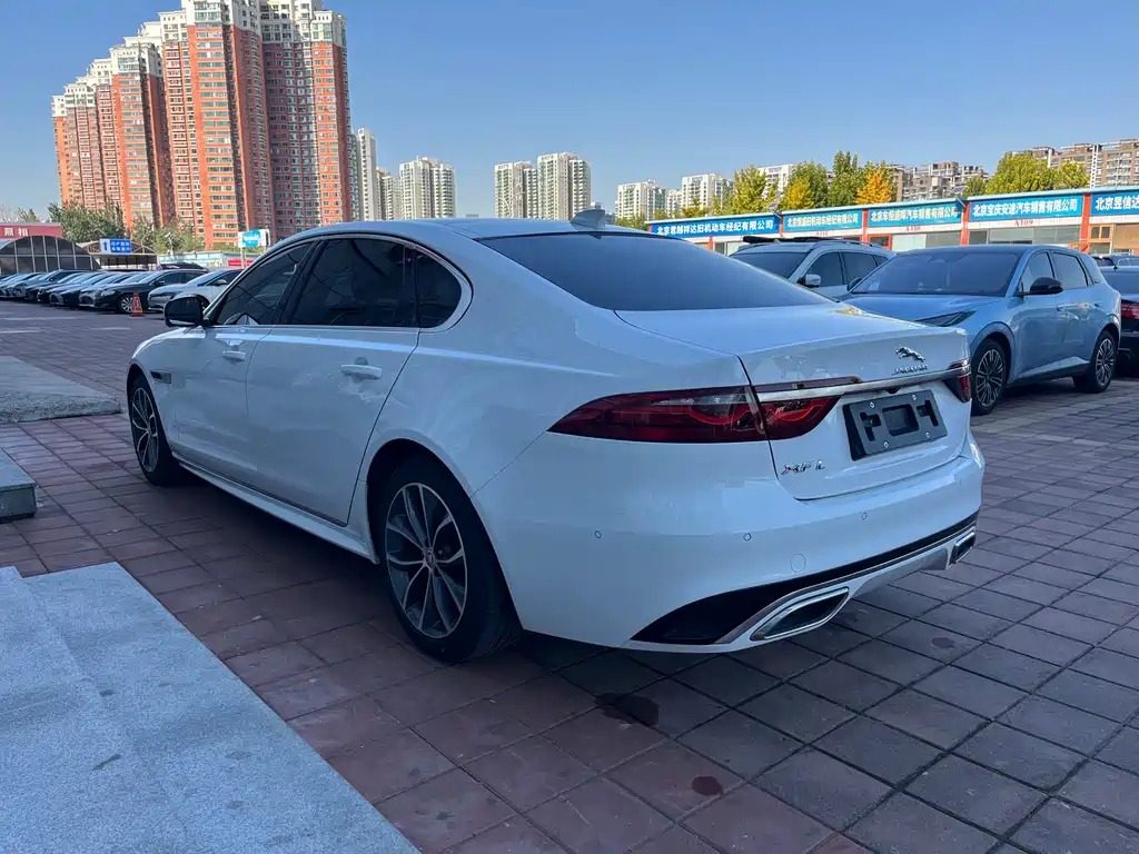 Jaguar XFL — миниатюра 6