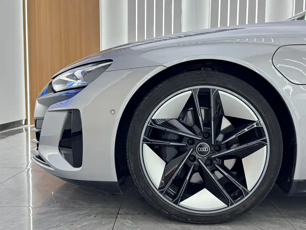 Audi e-tron GT — миниатюра 6