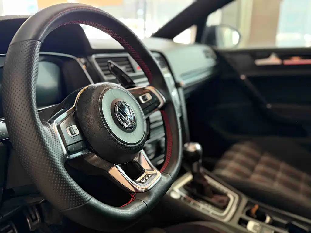 Volkswagen Golf GTI — миниатюра 10