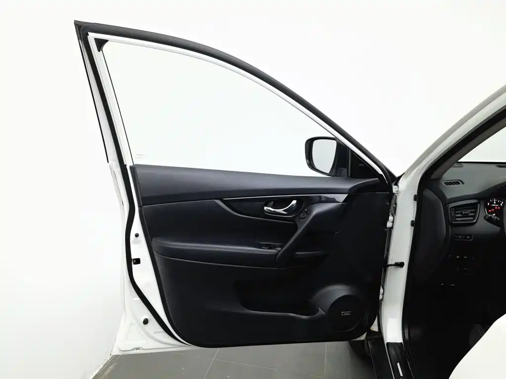 Nissan X-Trail — миниатюра 8