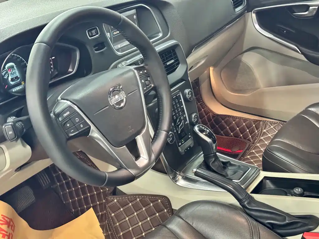 Volvo V40 — миниатюра 7