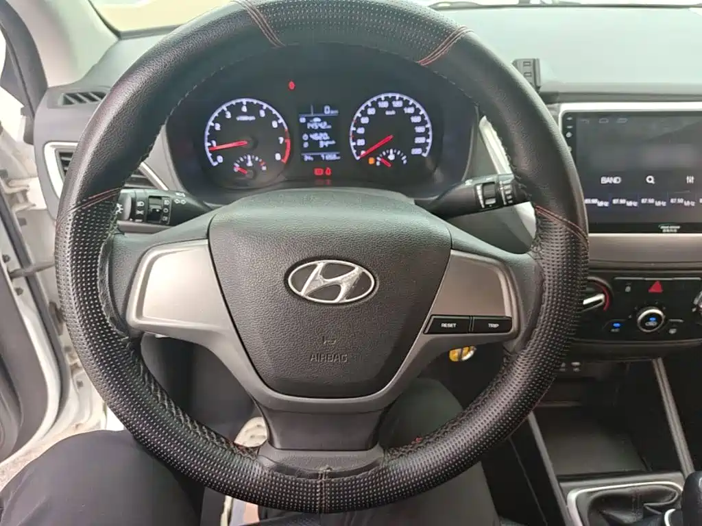 Hyundai Verna - фото 11