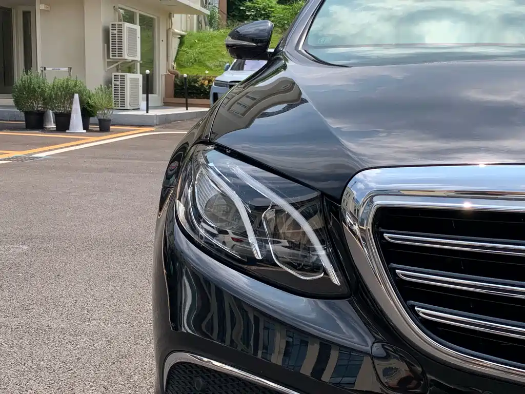 Mercedes-Benz E-Class — миниатюра 10