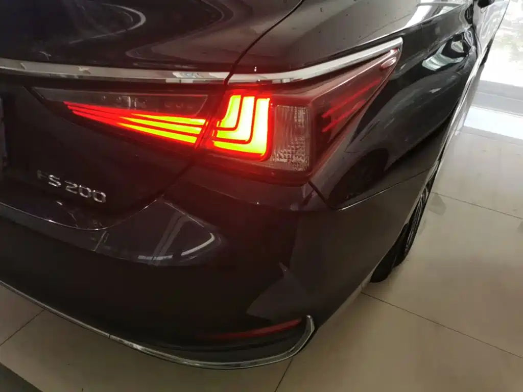 Lexus ES — миниатюра 8
