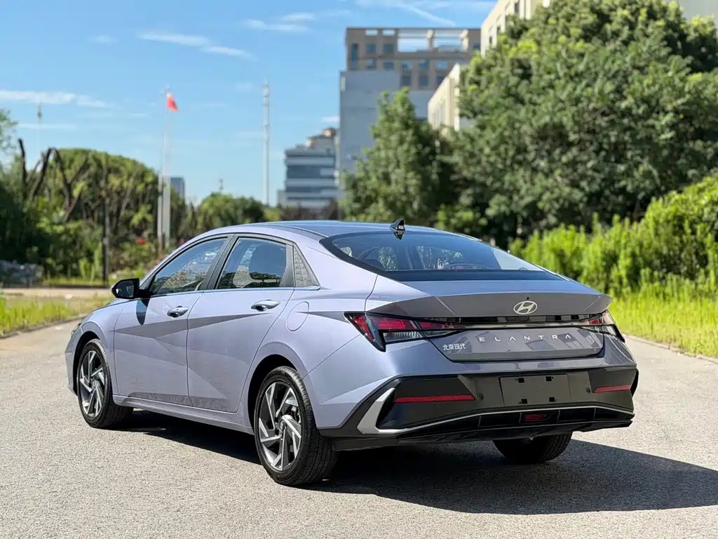 Hyundai Elantra — миниатюра 6