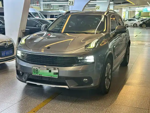 2019 Lynk & Co 01