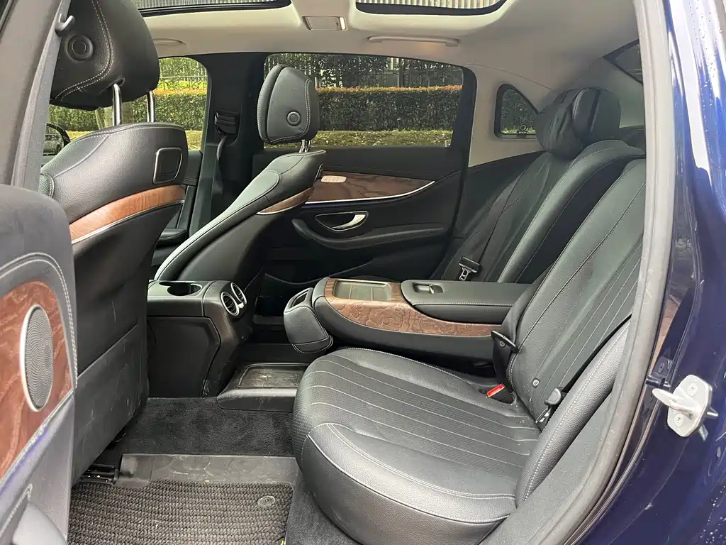 Mercedes-Benz E-Class — миниатюра 9