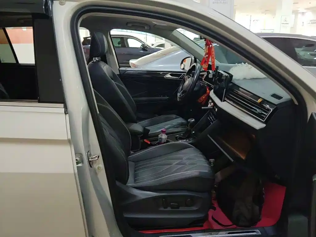 Volkswagen Tiguan L — миниатюра 25