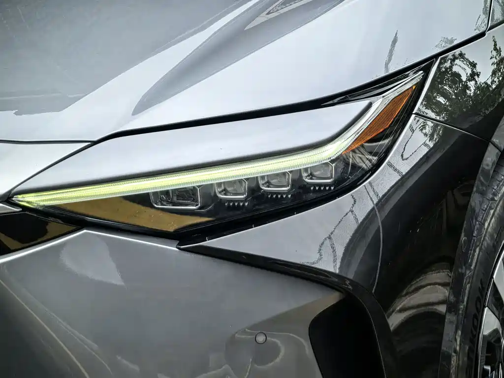 Toyota bZ4X — миниатюра 8