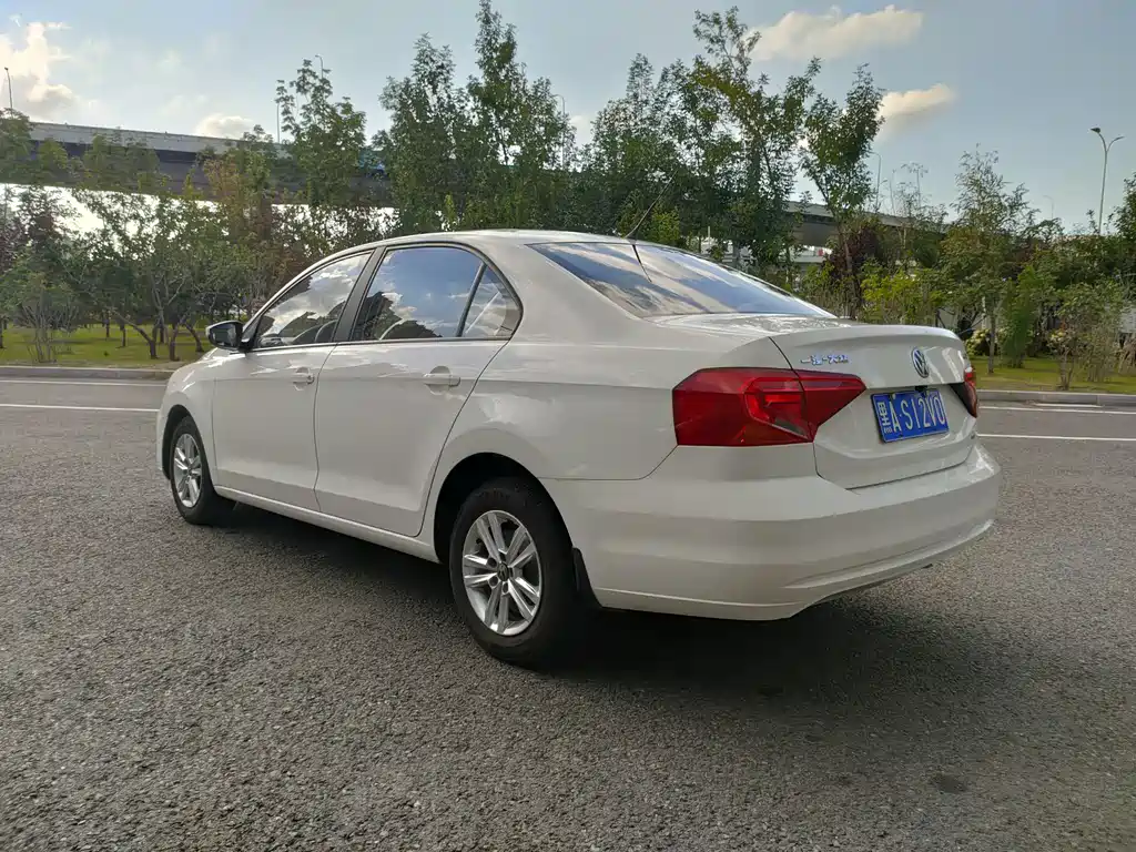 Volkswagen Jetta — миниатюра 6