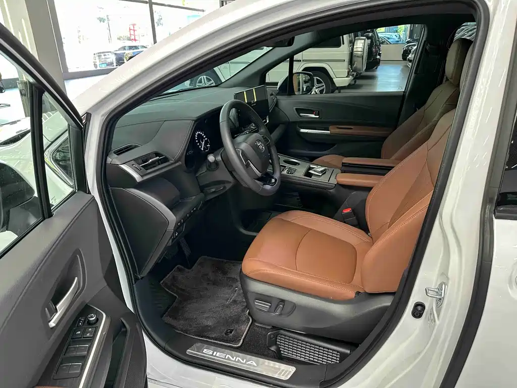Toyota Sienna 2026 2.5L Premium Luxury